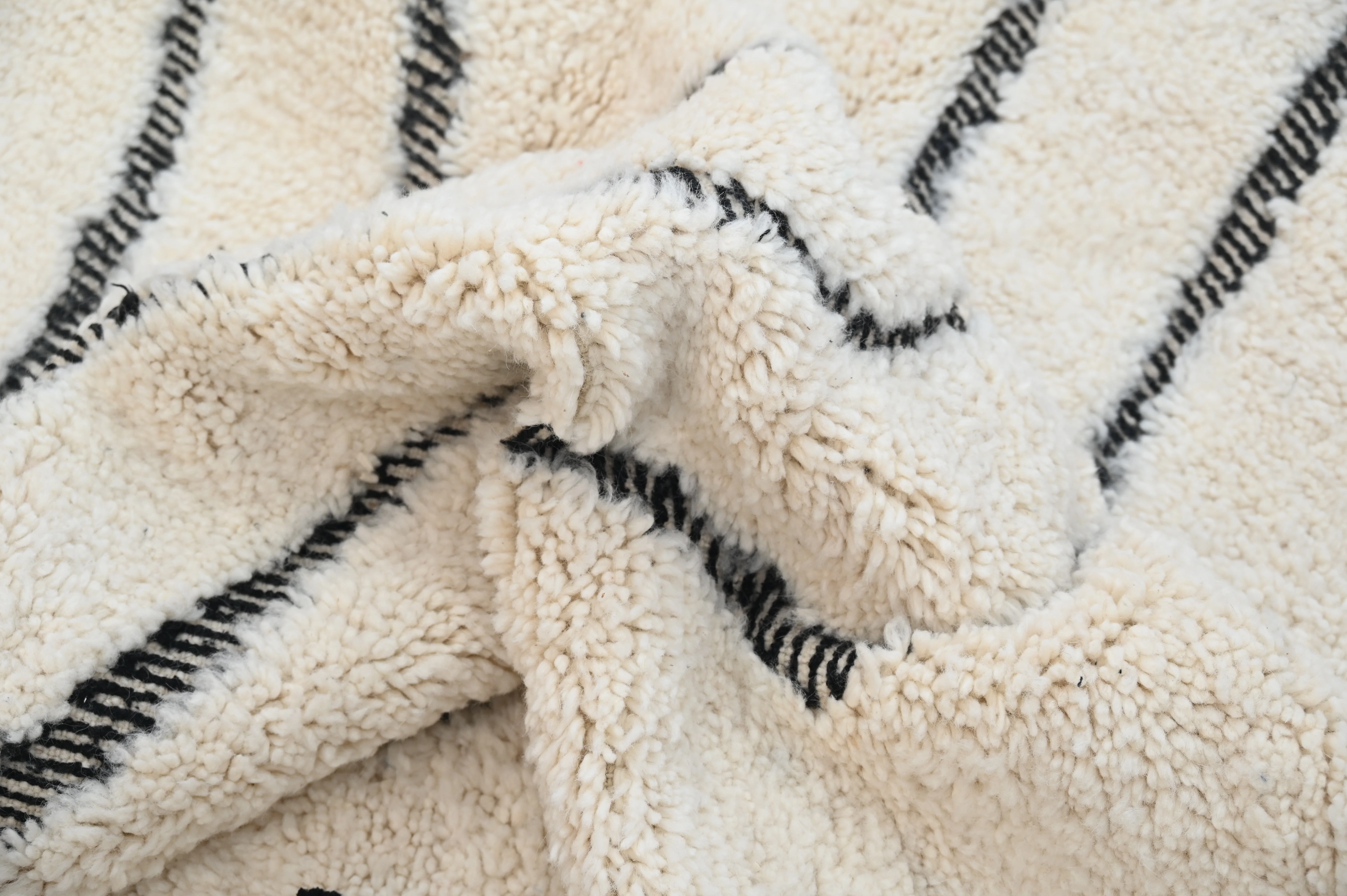 LARGE Beni Ouarain Rug, 300 x 215 cm, GO-835 - Image 3