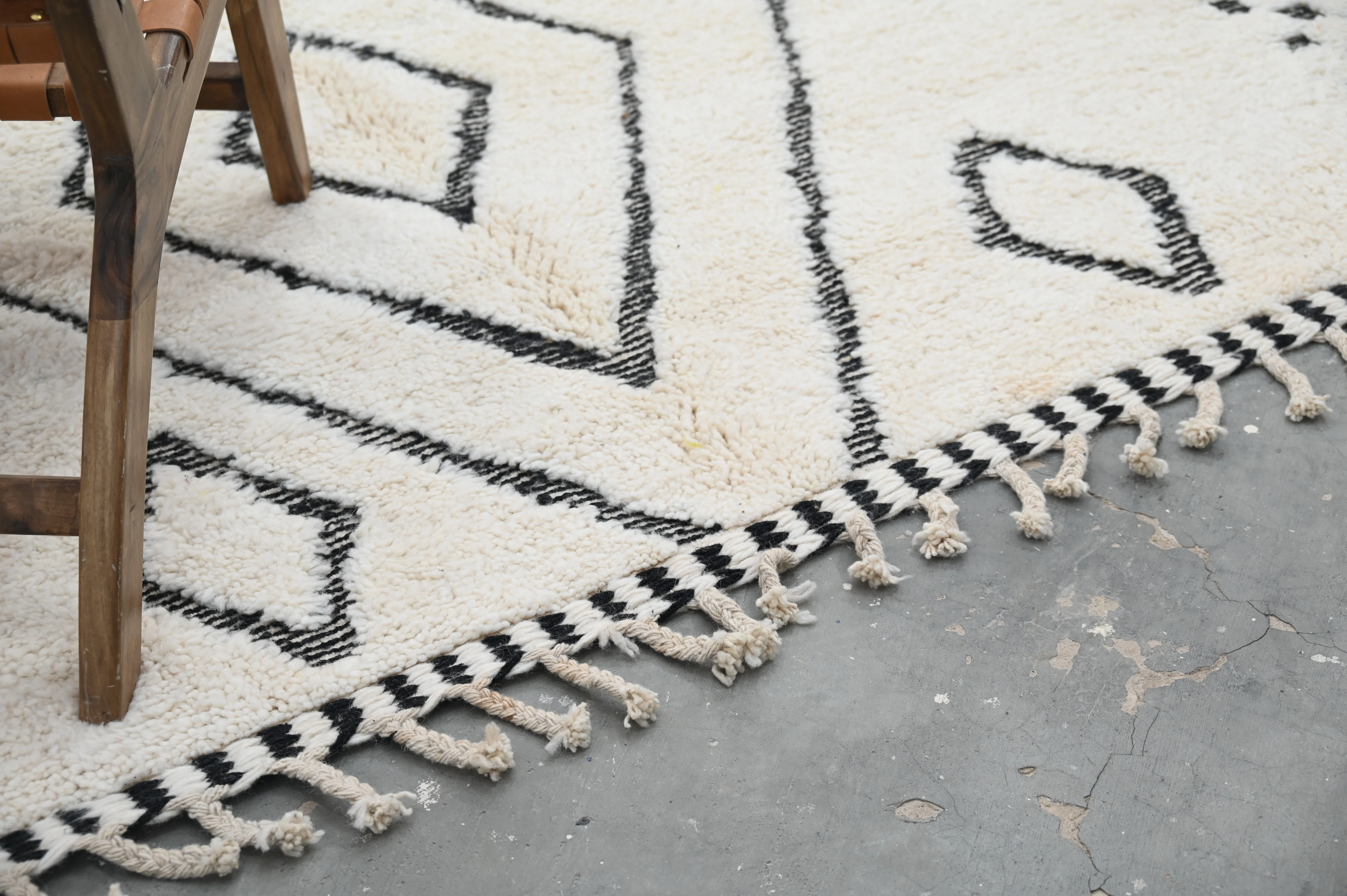 LARGE Beni Ouarain Rug, 300 x 215 cm, GO-835 - Image 4