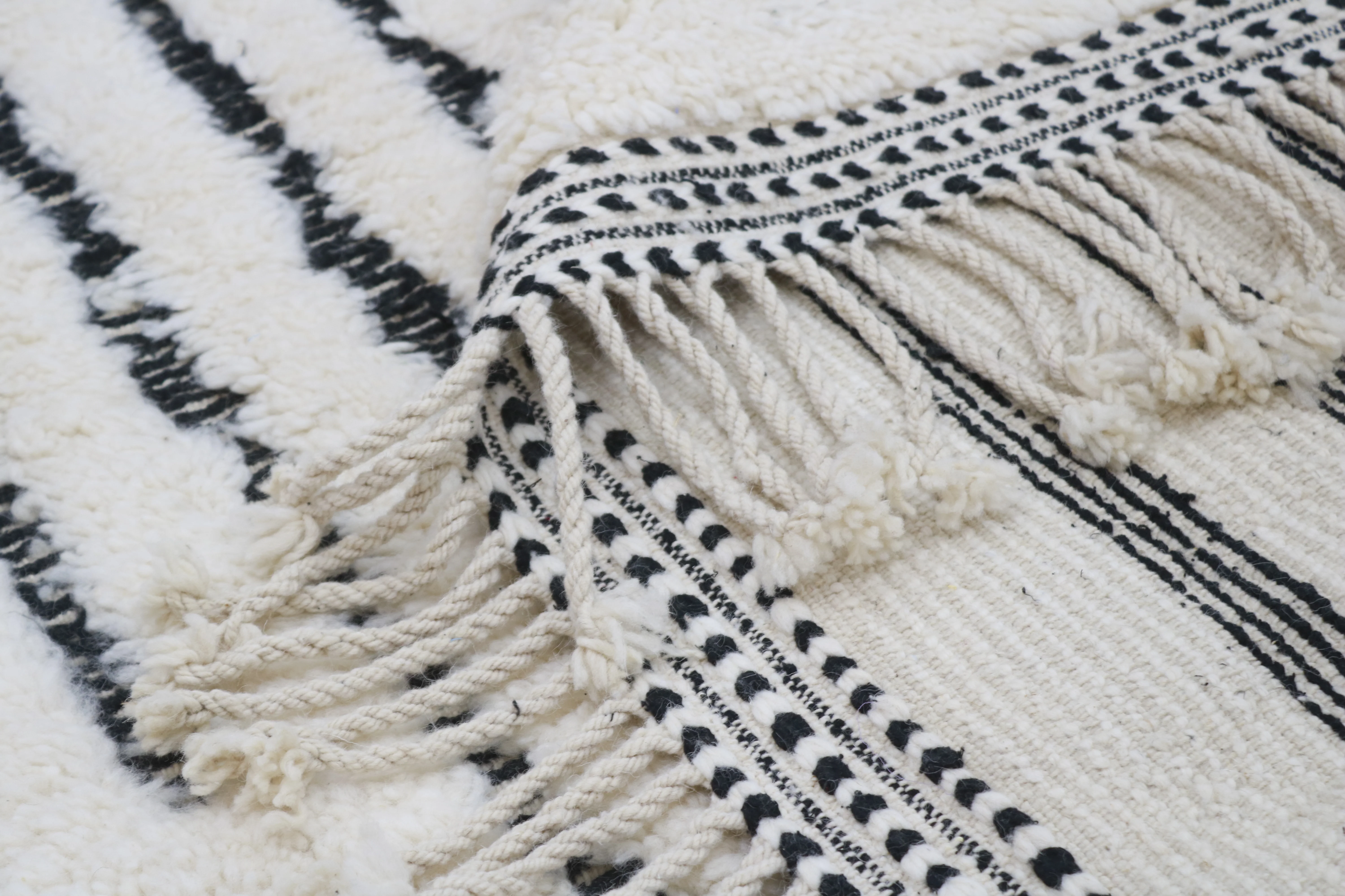 LARGE Beni Ouarain Rug, 305 x 205 cm, GO-922 - Image 6