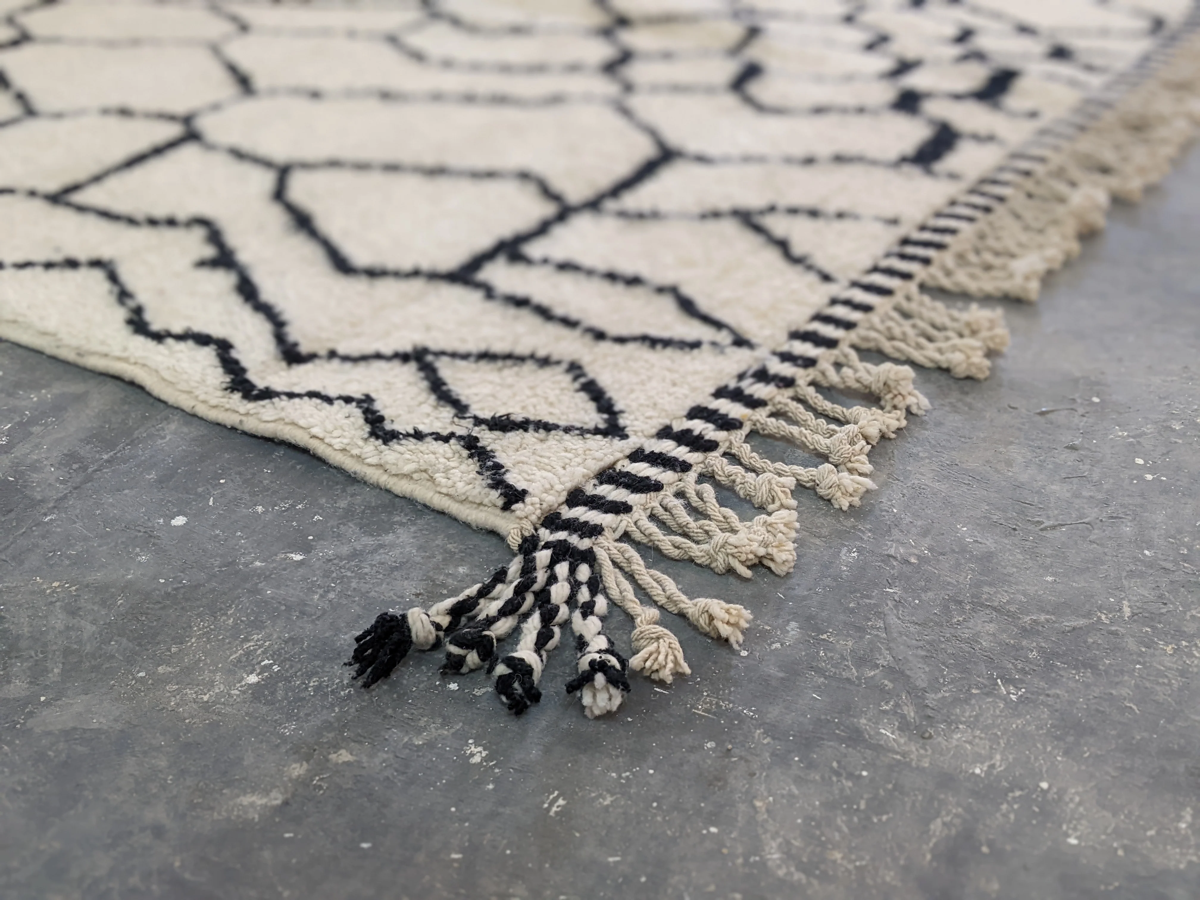 LARGE Beni Ouarain Rug, 320 x 215 cm || 10,5 x 7,05 feet, G-378 - Image 2