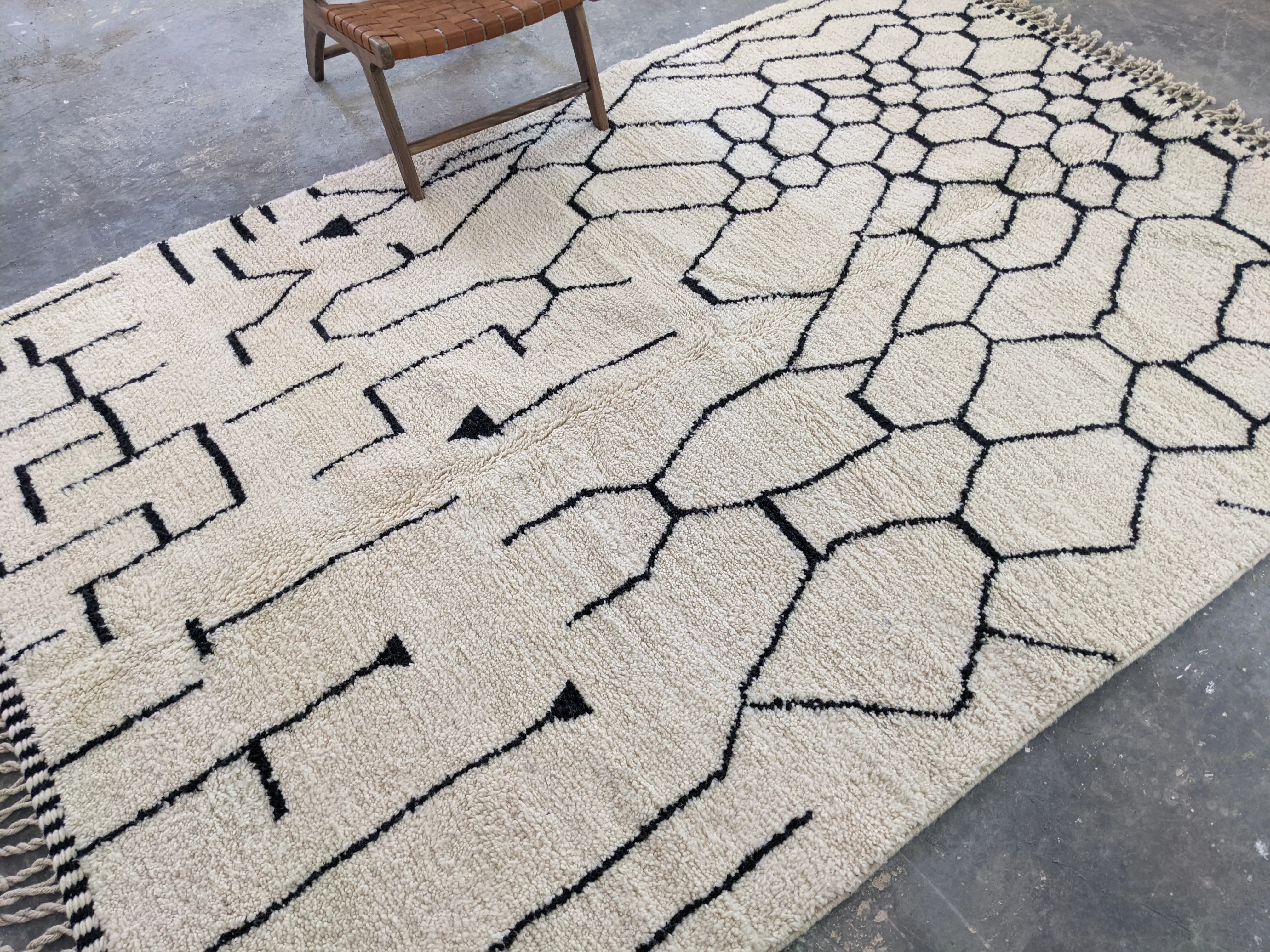 LARGE Beni Ouarain Rug, 320 x 215 cm || 10,5 x 7,05 feet, G-378 - Image 3