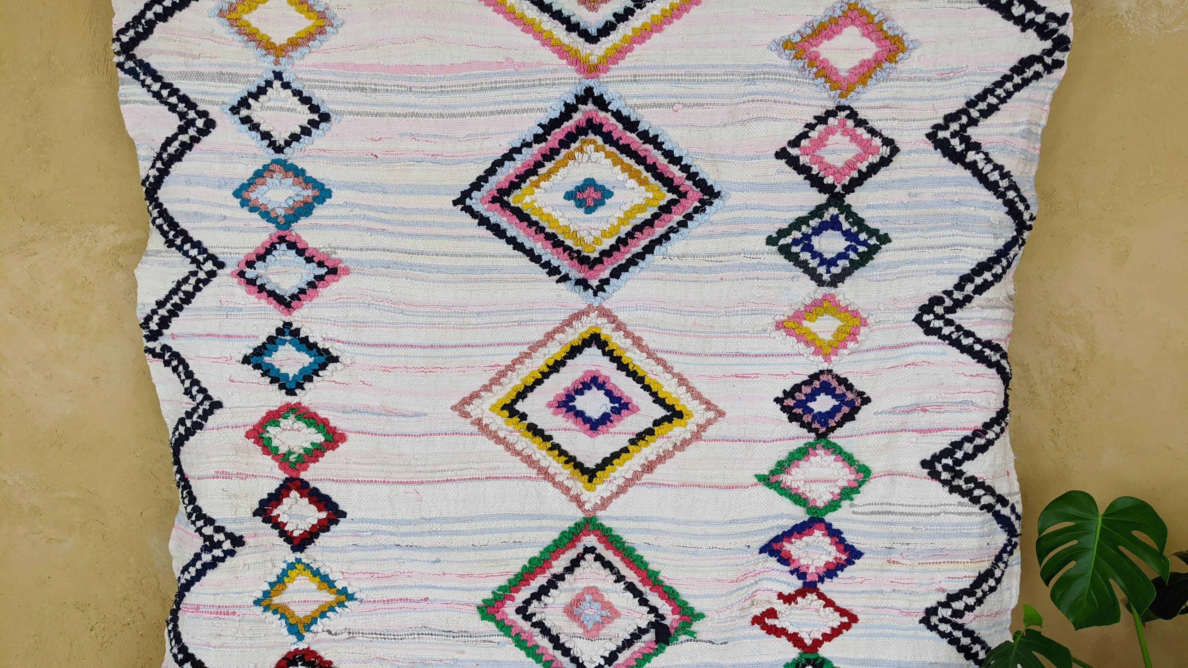 Large Boucherouite Rug, 270 x 172 cm || 8.86 x 5.64 feet - Image 3
