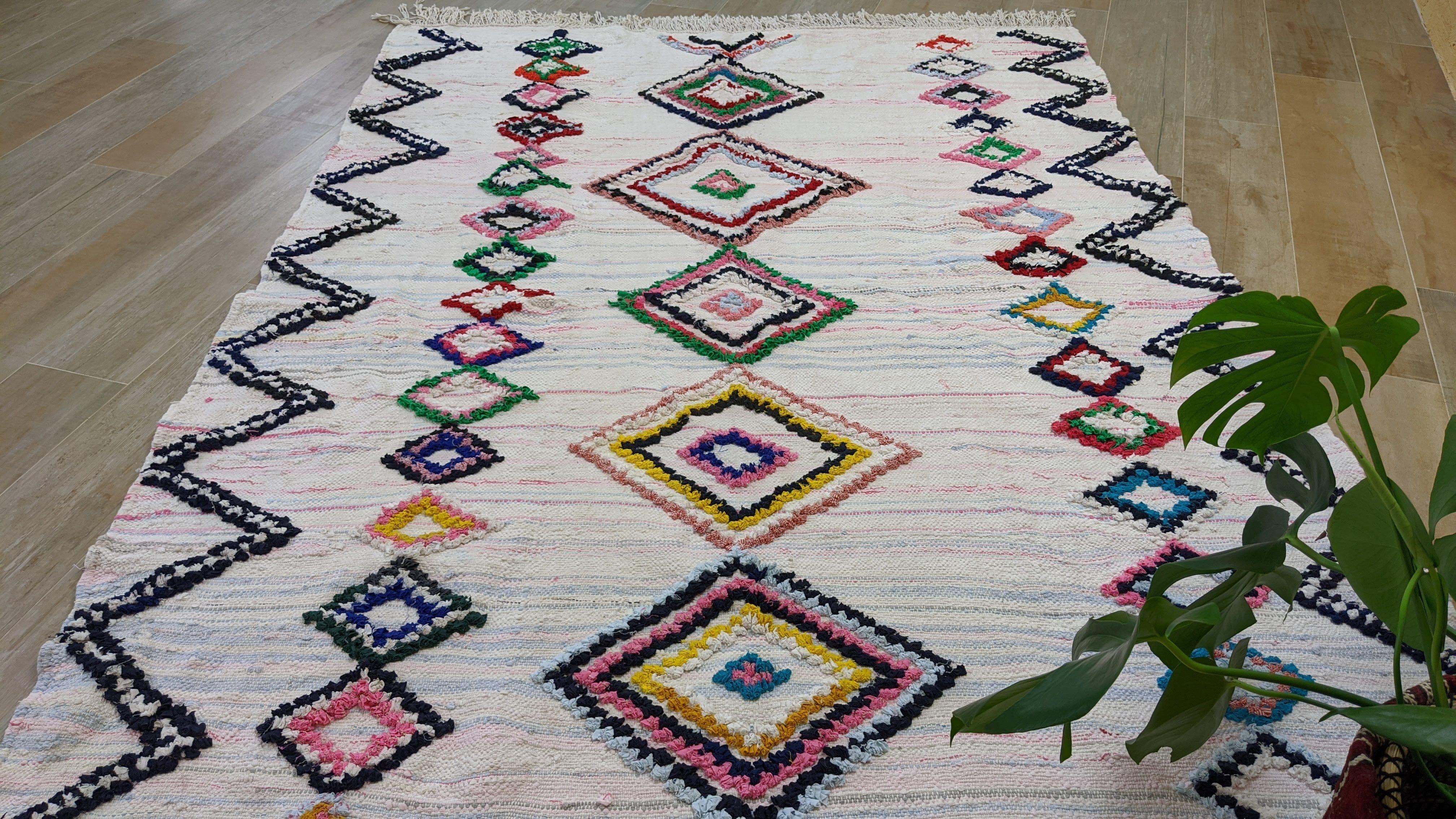 Large Boucherouite Rug, 270 x 172 cm || 8.86 x 5.64 feet - Image 8