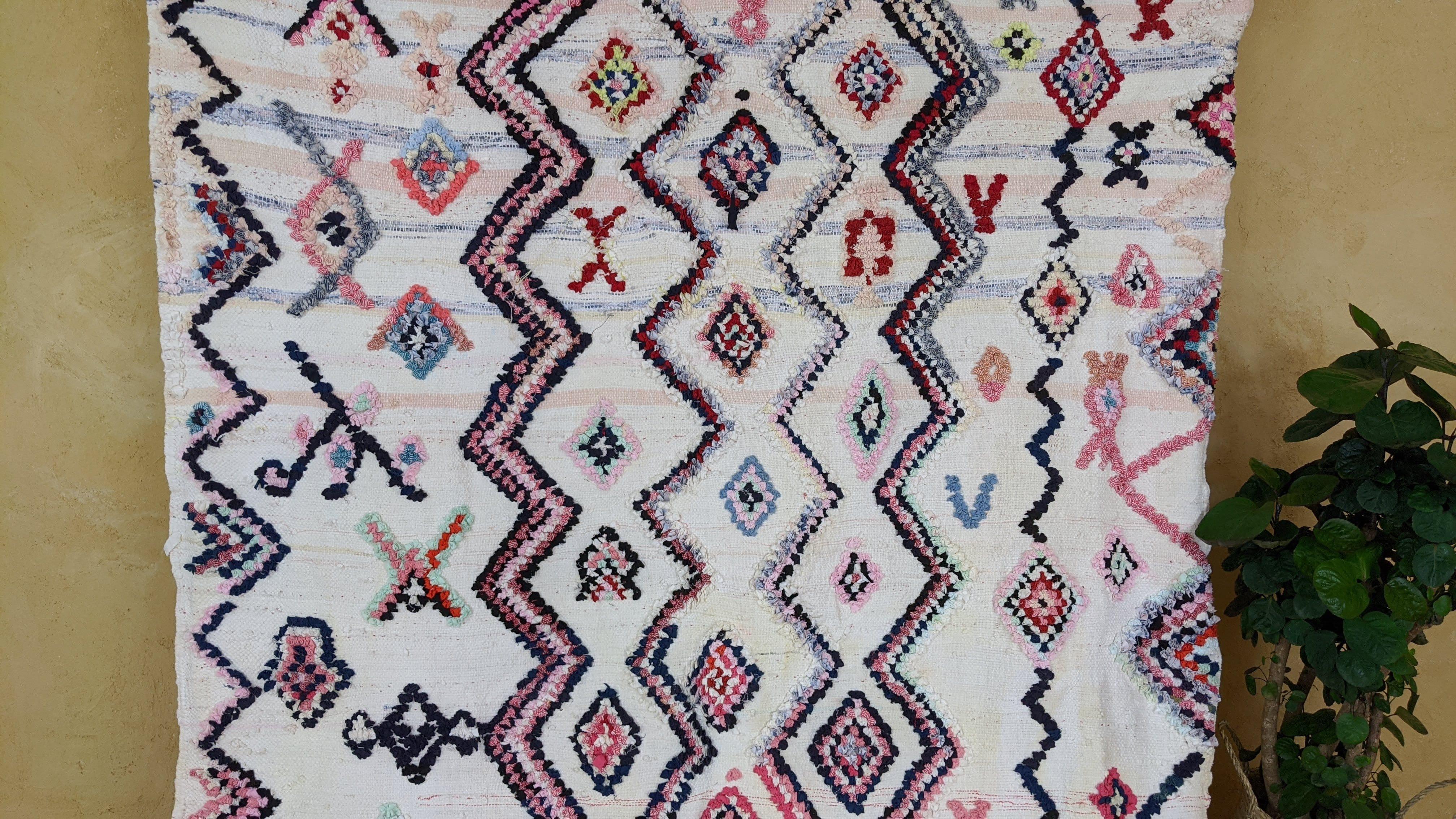 Large Boucherouite Rug, 270 x 180 cm || 8.86 x 5.91 feet - Image 3