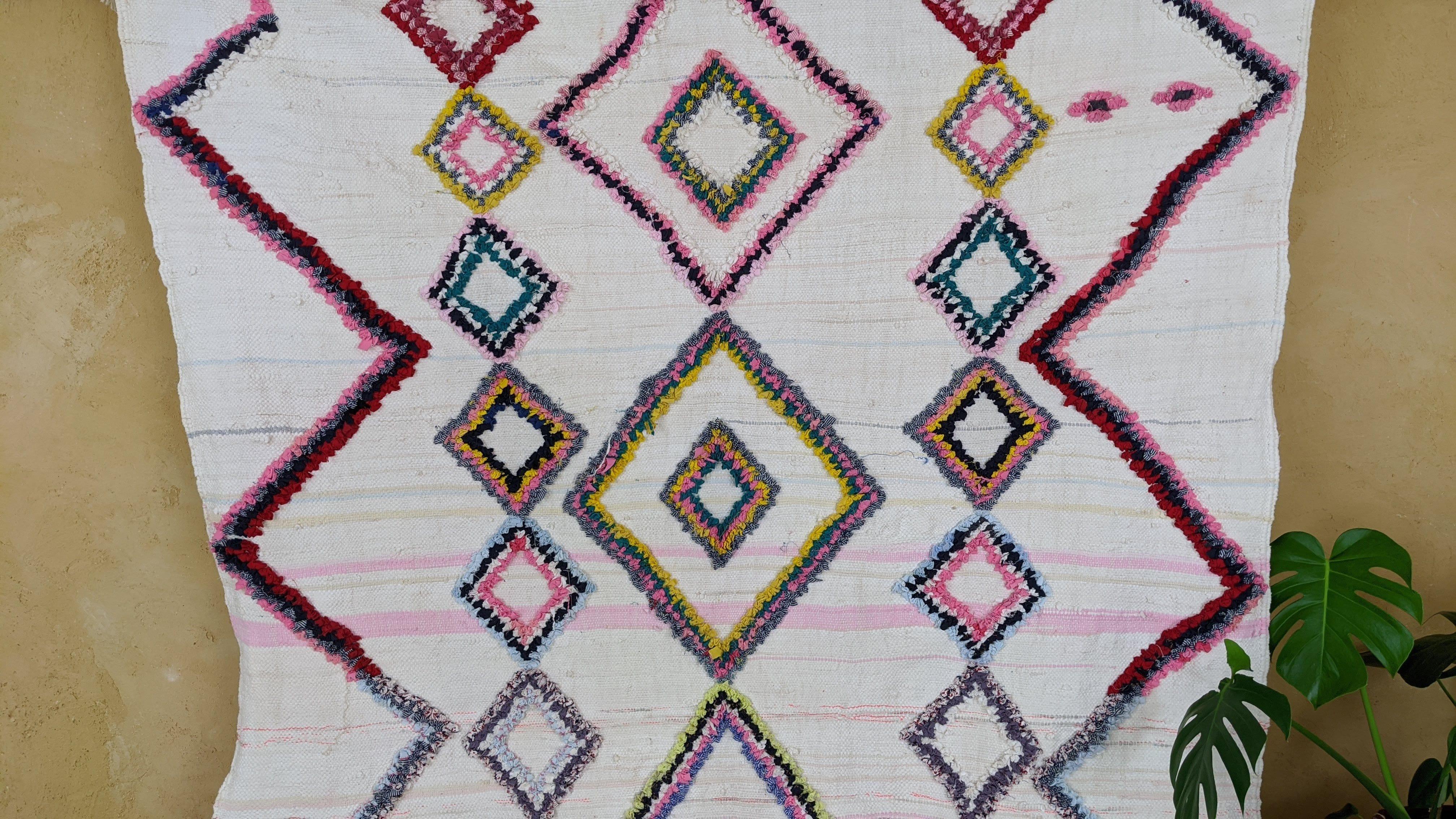 Large Boucherouite Rug, 275 x 163 cm || 9.02 x 5.35 feet - Image 3