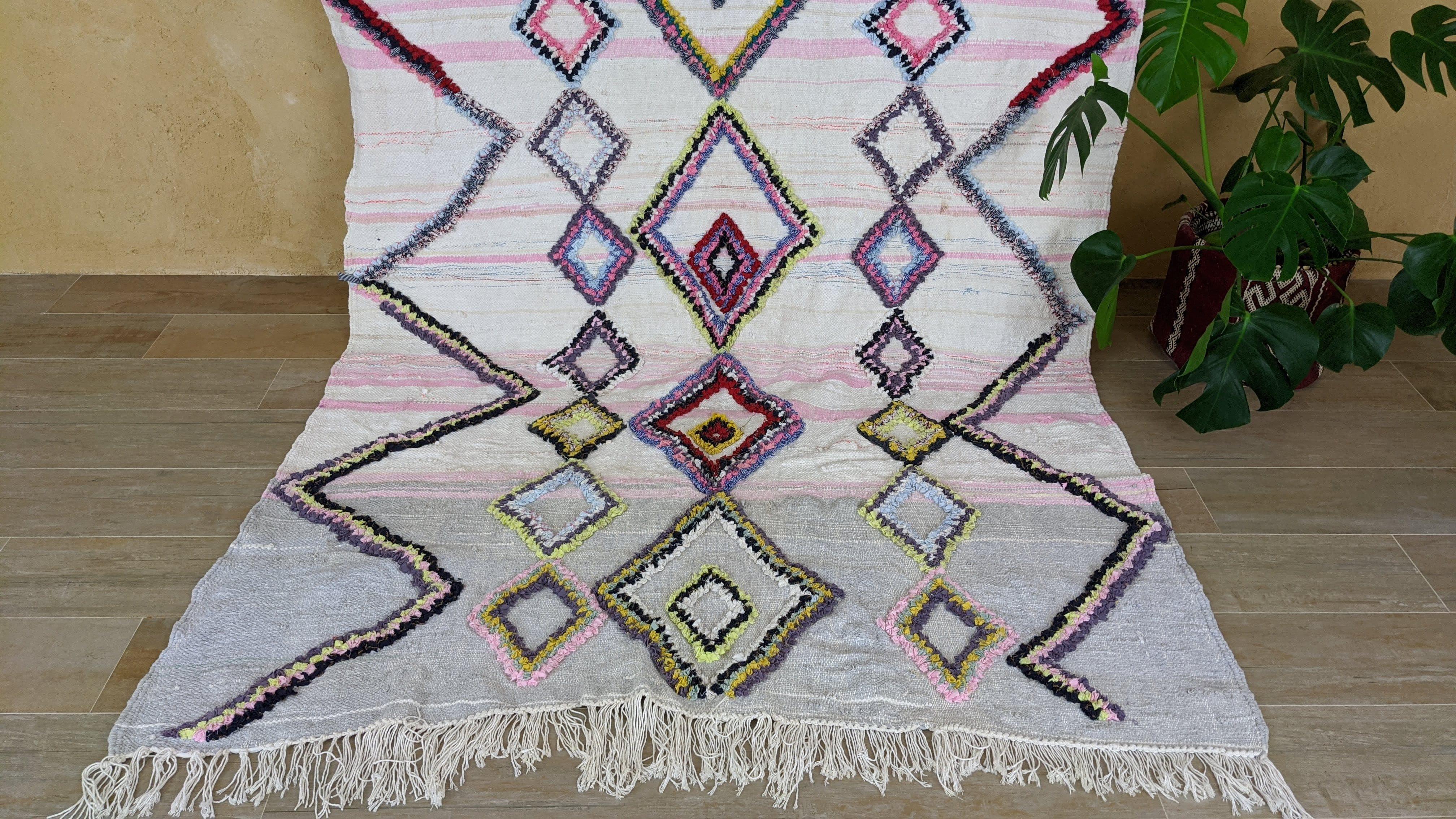 Large Boucherouite Rug, 275 x 163 cm || 9.02 x 5.35 feet - Image 4