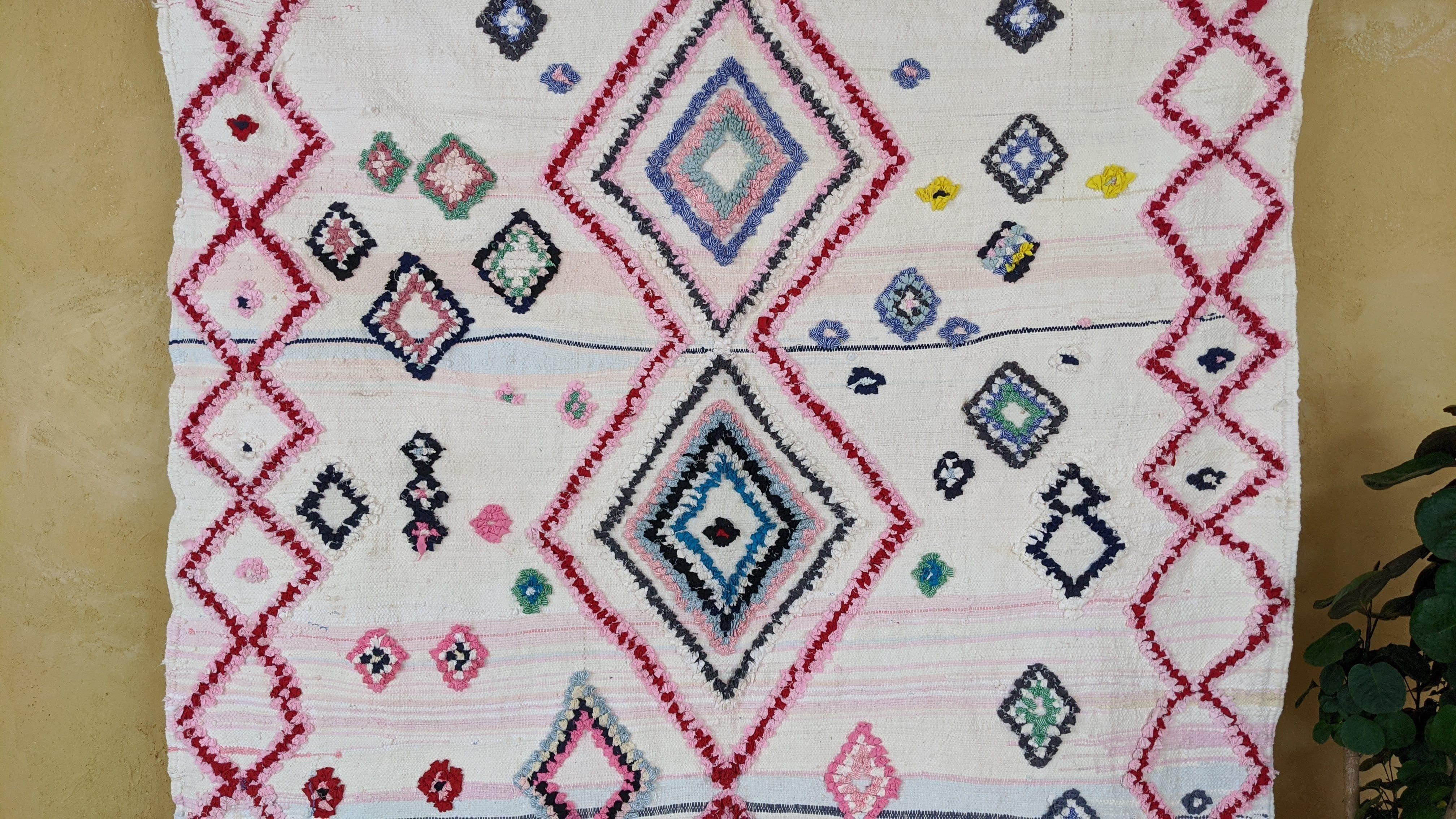 Large Boucherouite Rug, 275 x 185 cm || 9.02 x 6.07 feet - Image 2