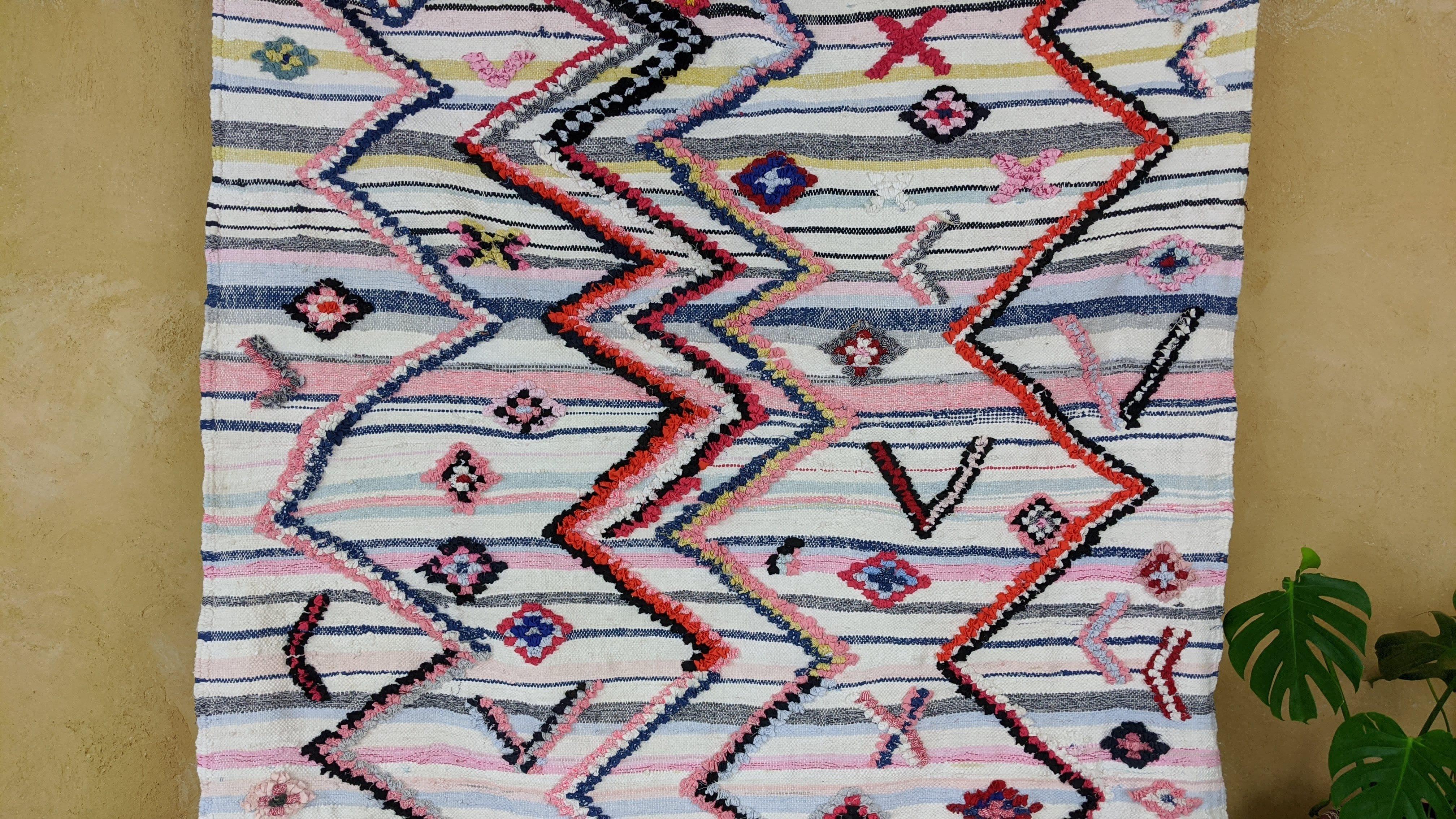 Large Boucherouite Rug, 295 x 170 cm || 9.68 x 5.58 feet - Image 3
