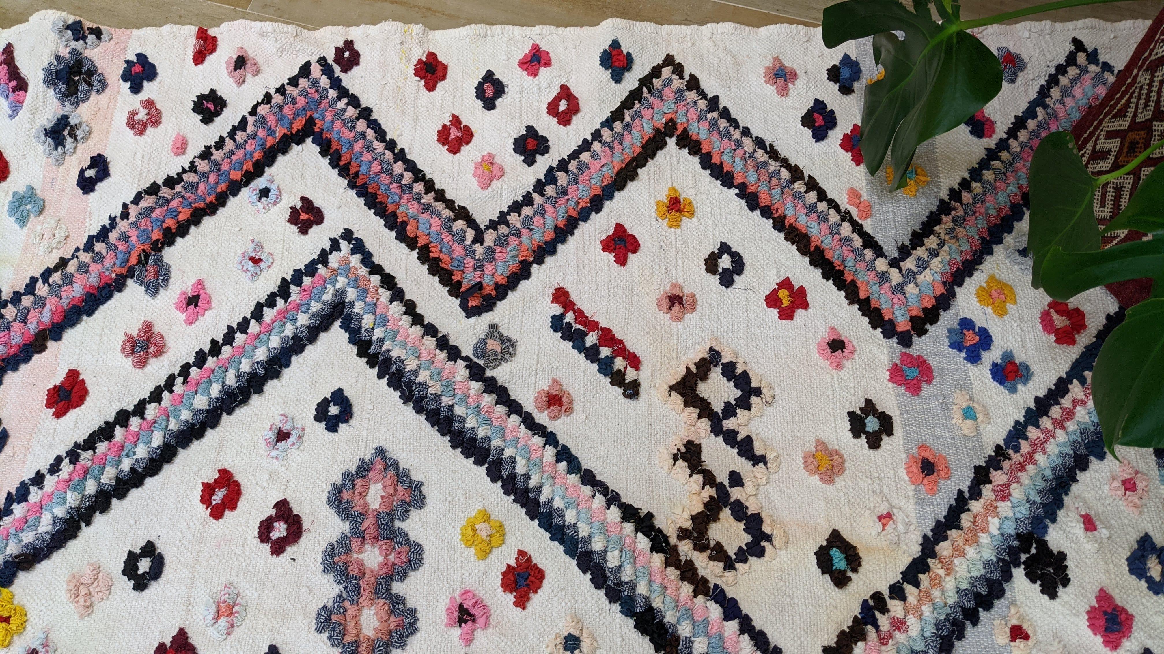 Large Boucherouite Rug, 295 x 183 cm || 9.68 x 6 feet - Image 3