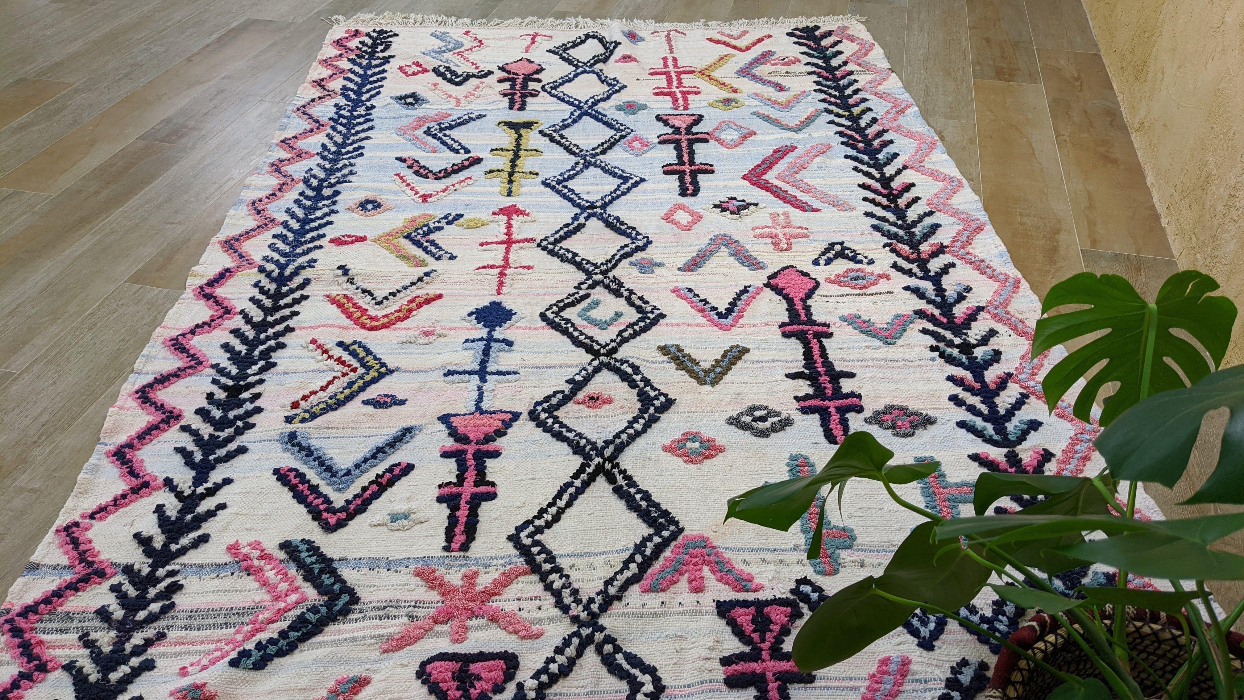 Large Boucherouite Rug, 305 x 175 cm || 10.01 x 5.74 feet - Image 8