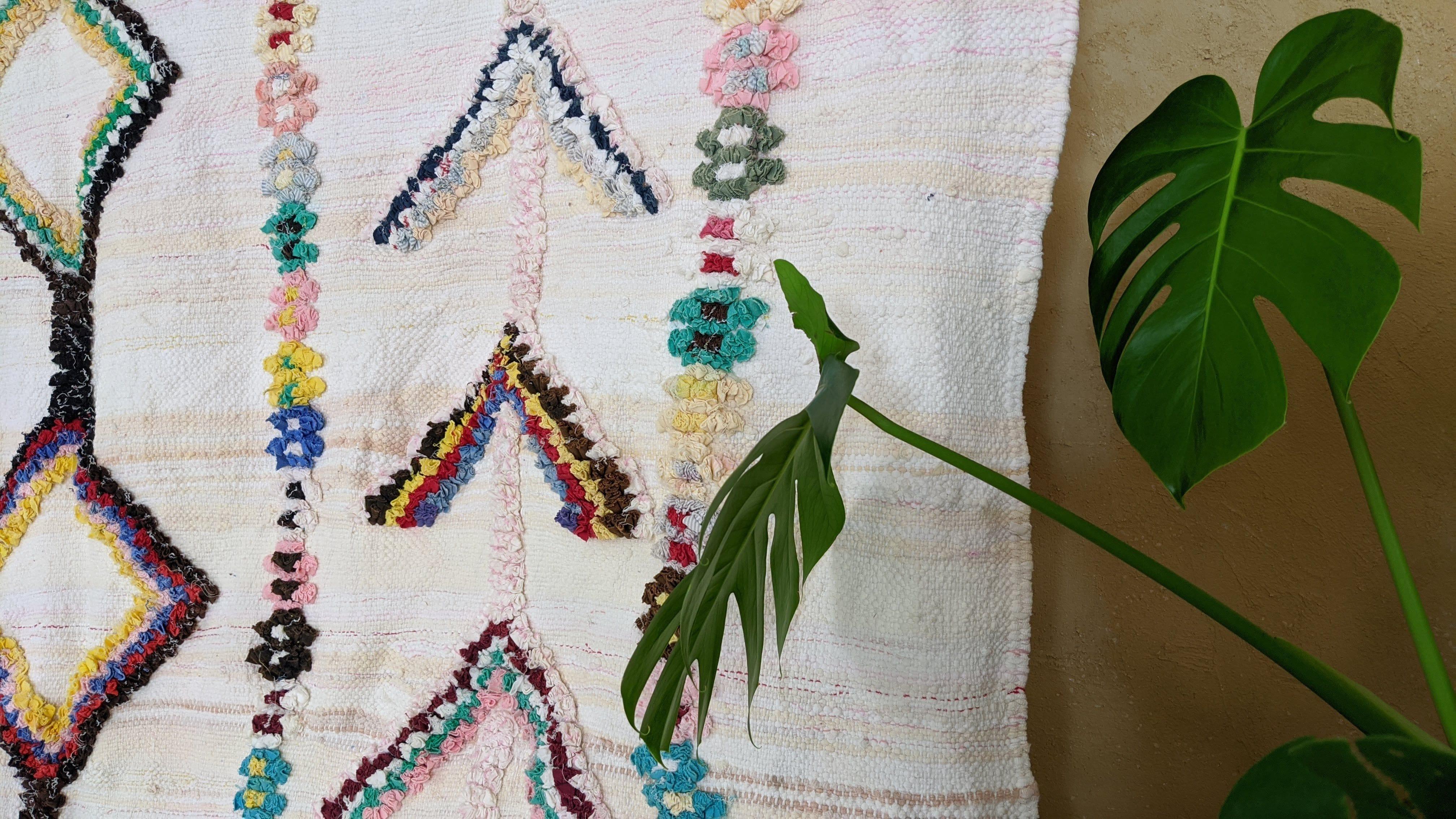 Large Boucherouite Rug, 305 x 180 cm || 10.01 x 5.91 feet - Image 2