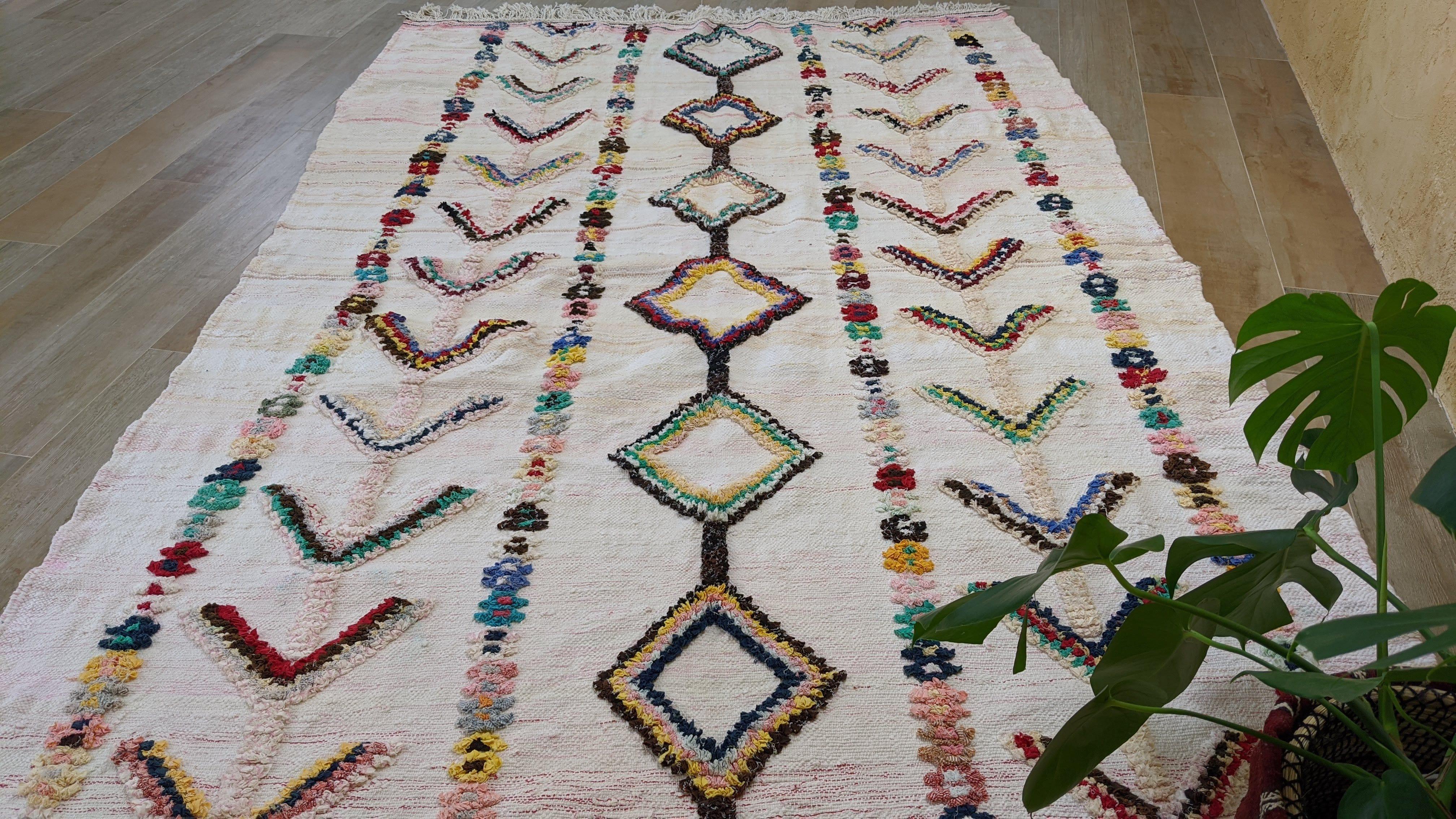 Large Boucherouite Rug, 305 x 180 cm || 10.01 x 5.91 feet - Image 8