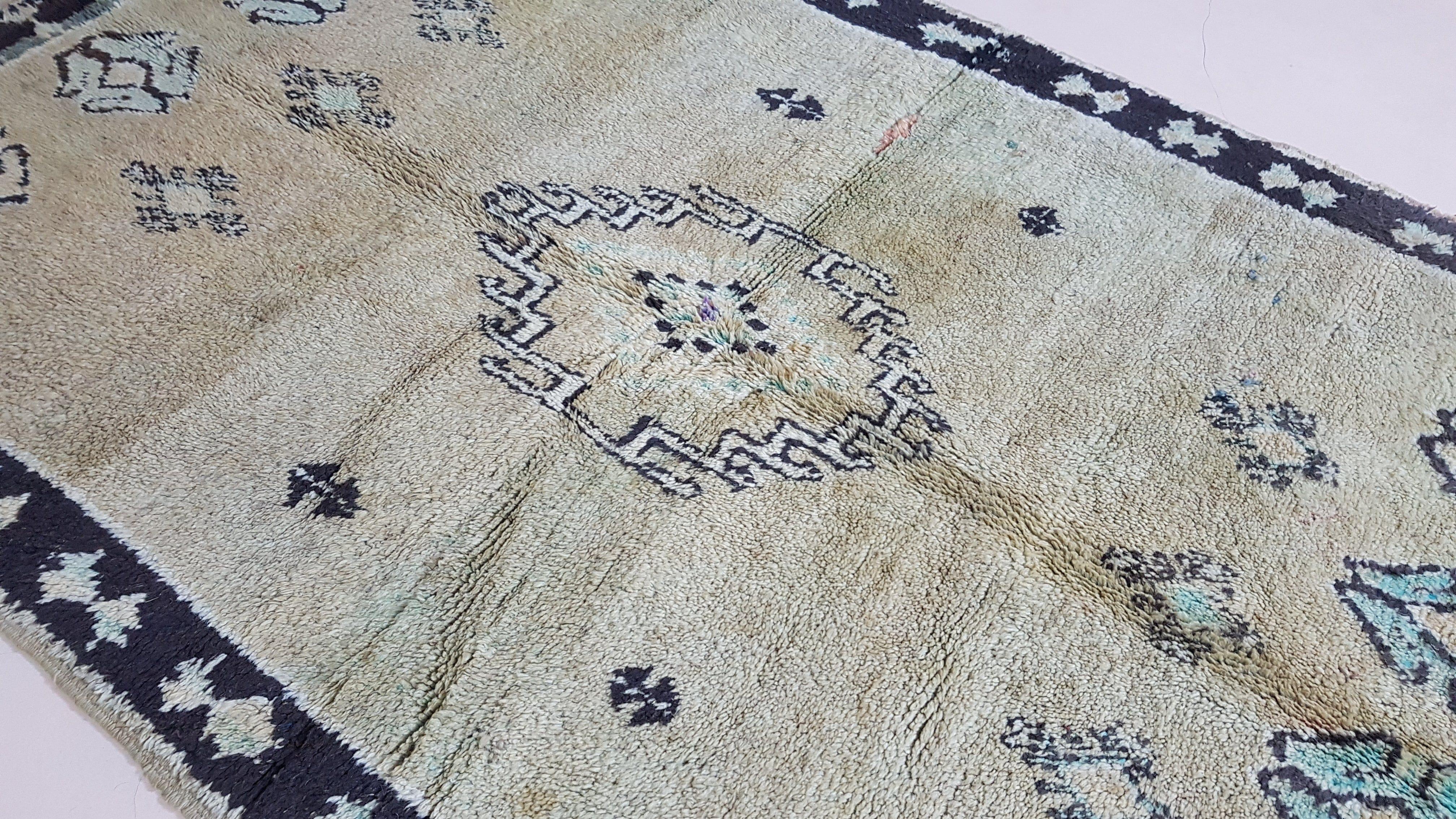 Vintage Boujaad rug, 235 x 145 cm || 7.71 x 4.76 feet - Image 5